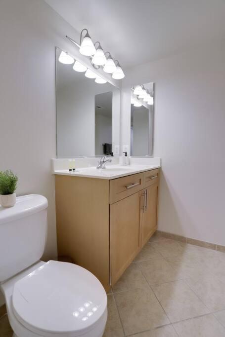 Upscale Comfort Next To Metro And Dining Arlington Exterior foto