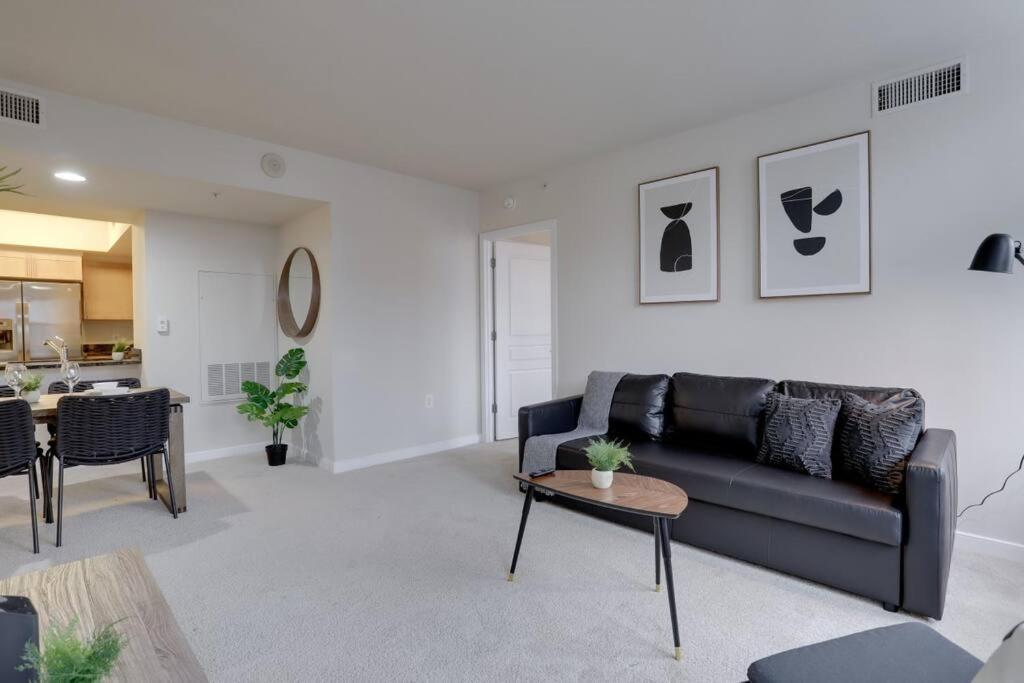 Upscale Comfort Next To Metro And Dining Arlington Exterior foto